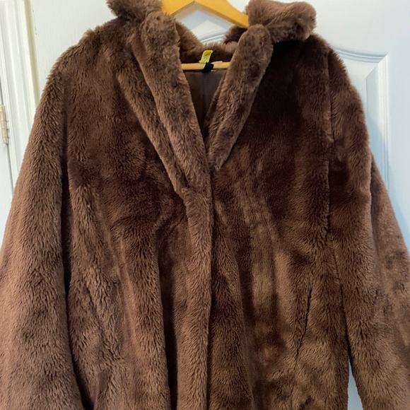 Brown soft coat - Picture 1 of 3
